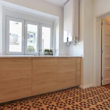 Chic Tailor Made 2 Bedroom Лиссабон