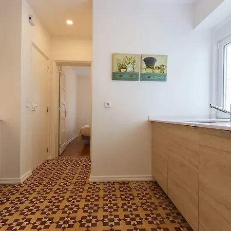 Chic Tailor Made 2 Bedroom Лиссабон