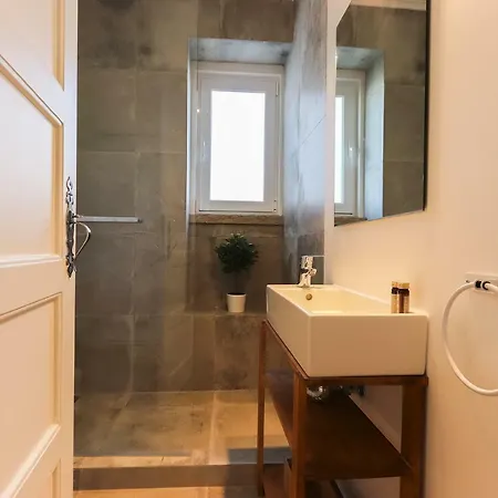 Chic Tailor Made 2 Bedroom Apartment Lisbon